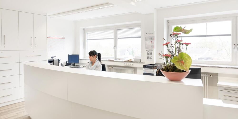 Anmeldetresen für die Sprechstunde